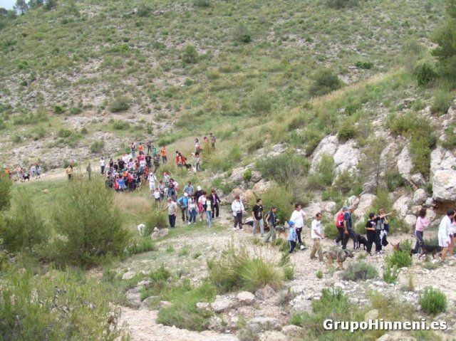 Cerca de 150 personas participaron, acompañadas de otros tantos perros, en la i marcha solidaria 'ladra, camina y aprende' - 4, Foto 4