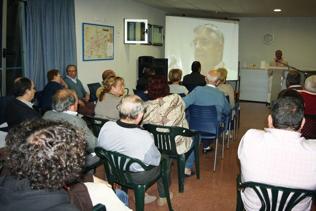 Neighbors of Alta was involved with questions and opinions at the meeting of IU-Greens in the Social Centre, Foto 1