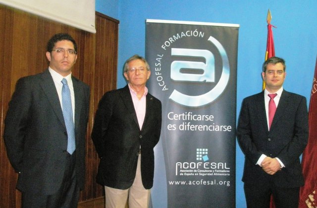 El director general de Salud Pública subraya que es fundamental formar en higiene alimentaria a los profesionales de este sector - 1, Foto 1