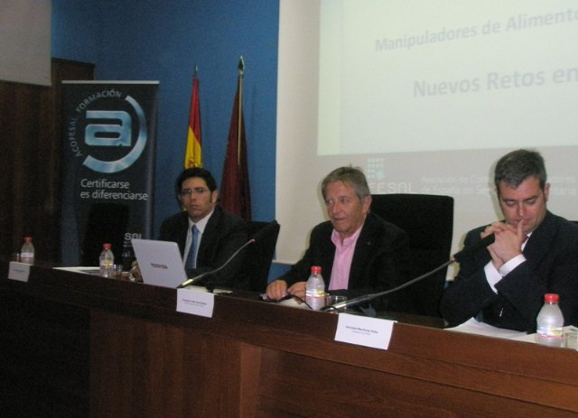 El director general de Salud Pública subraya que es fundamental formar en higiene alimentaria a los profesionales de este sector - 2, Foto 2