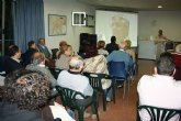 Los vecinos de la Era Alta participaron con sus preguntas y opiniones en el mitin de IU-Verdes en el Centro Social