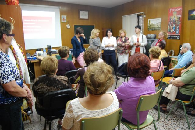 La candidata del PP a la alcaldía expone a las amas de casa propuestas en materia de mujer para los próximos años - 2, Foto 2