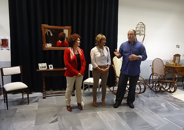Alumnos del taller municipal de Restauración exponen sus muebles en el Palacio Barón de Benifayó - 1, Foto 1