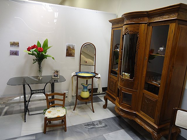 Alumnos del taller municipal de Restauración exponen sus muebles en el Palacio Barón de Benifayó - 3, Foto 3