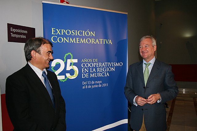 Valcárcel muestra su solidaridad con las cooperativas y empresas de economía social de Lorca afectadas por los terremotos - 1, Foto 1