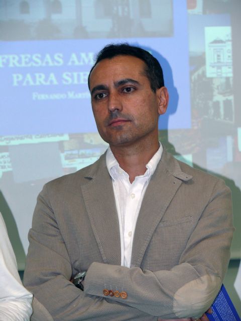 Fernando Martínez, ganador del premio literario ´Ciudad de Jumilla´, finalista en el premio ´Fernado Lara´ - 1, Foto 1