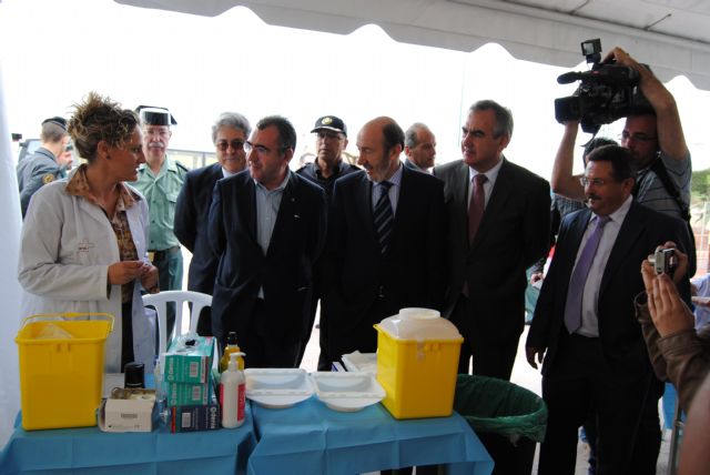 Pérez Rubalcaba visita en Lorca la comisaría del Cuerpo Nacional de Policía y el cuartel de la Guardia Civil - 2, Foto 2