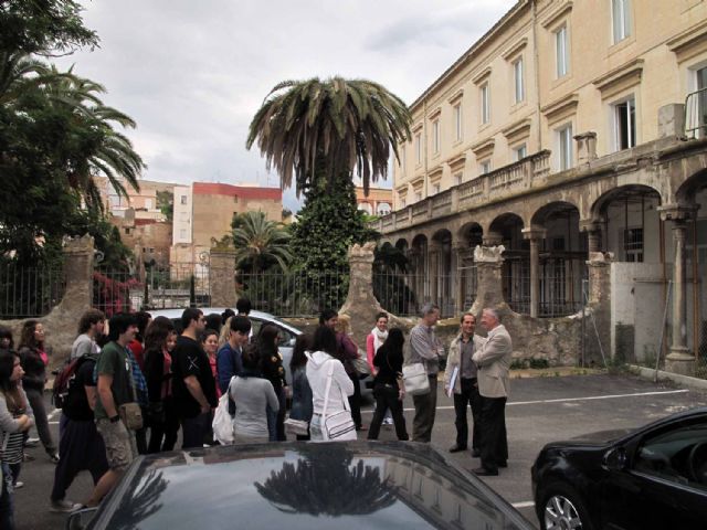 Cincuenta alumnos de Educación Social de la UM visitan las instalaciones de Atención Social - 1, Foto 1