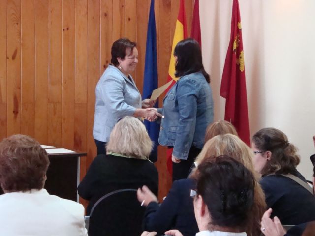 76 mujeres reciben sus diplomas de los Talleres de la Concejalía de la Mujer - 1, Foto 1