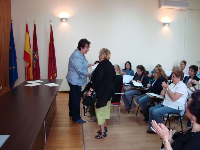 76 mujeres reciben sus diplomas de los Talleres de la Concejalía de la Mujer - 2, Foto 2
