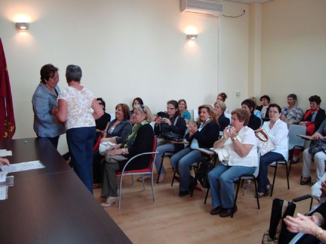 76 mujeres reciben sus diplomas de los Talleres de la Concejalía de la Mujer - 3, Foto 3