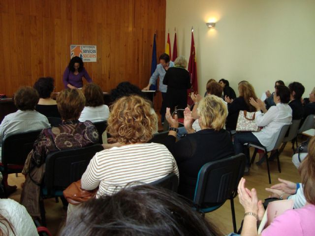 76 mujeres reciben sus diplomas de los Talleres de la Concejalía de la Mujer - 4, Foto 4