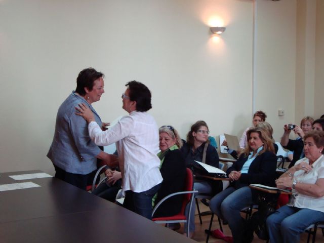 76 mujeres reciben sus diplomas de los Talleres de la Concejalía de la Mujer - 5, Foto 5