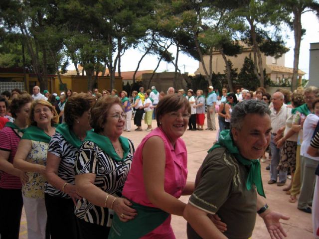 Mil doscientos mayores se reúnen en el Campamento de Cáritas de los Urrutias - 1, Foto 1