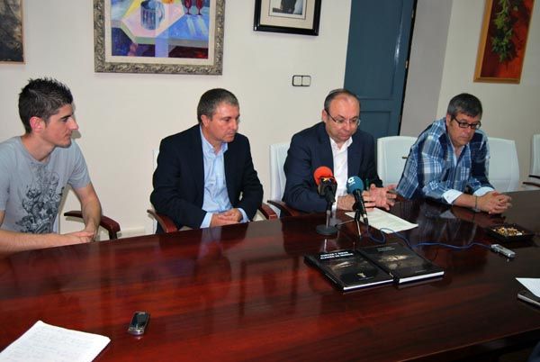 El Centro de Estudios de la Naturaleza y el Mar (CENM) presenta al Ayuntamiento los resultados de su investigacin sobre las cuevas de Alhama, Foto 3