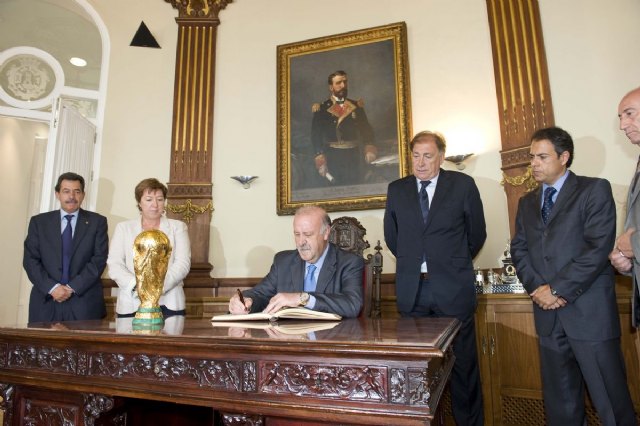 Del Bosque pone de relieve el carácter solidario del futbol - 2, Foto 2