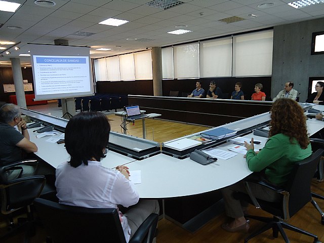 La concejalía de Sanidad expone el Plan municipal de prevención de Drogas al colectivo educativo - 1, Foto 1