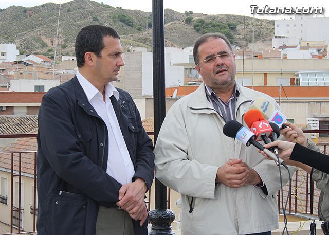 El candidato de IU-Verdes a la Presidencia de la Comunidad de Murcia, José Antonio Pujante, ofreció una rueda de prensa en Totana, Foto 2