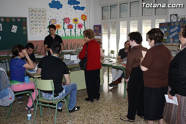 La participación en las elecciones municipales y autonómicas en Totana asciende al 57,98 por ciento, a las 18:00 horas - 1, Foto 1