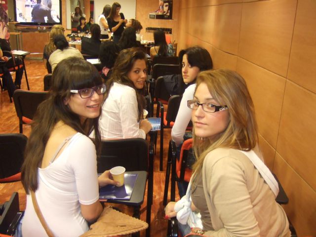 El programa de cualificación de servicios auxiliares de estética visita la academia Nefer Center en Murcia - 2, Foto 2
