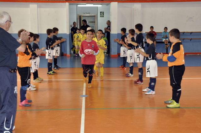 Los jóvenes del Fútbol Sála Vedruna homenajean a las víctimas del seísmo de Lorca - 2, Foto 2