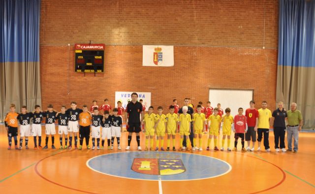 Los jóvenes del Fútbol Sála Vedruna homenajean a las víctimas del seísmo de Lorca - 3, Foto 3