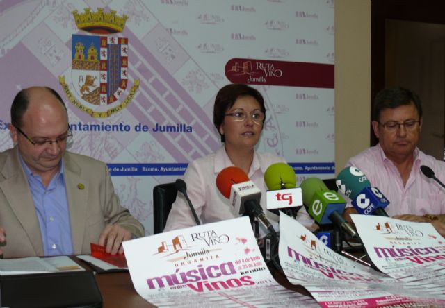 Bajo el slogan ´El vino y la música, unidos para siempre´ se ha presentado el Ciclo ´Música entre Vinos 2011´ - 2, Foto 2