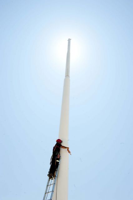 Trepando el mástil de la bandera - 1, Foto 1