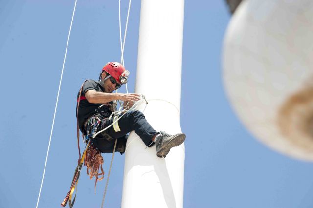 Trepando el mástil de la bandera - 2, Foto 2