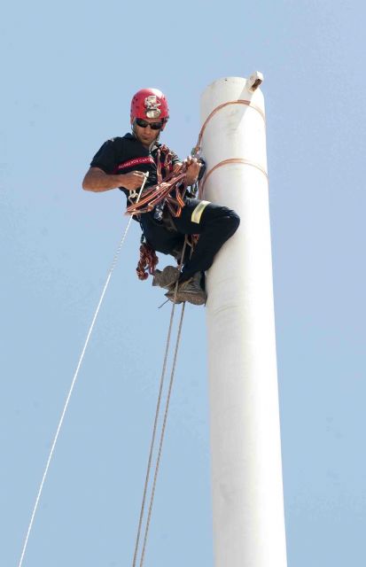 Trepando el mástil de la bandera - 3, Foto 3