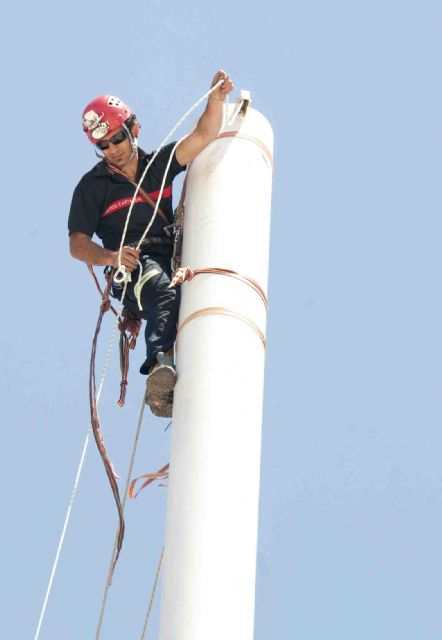 Trepando el mástil de la bandera - 4, Foto 4