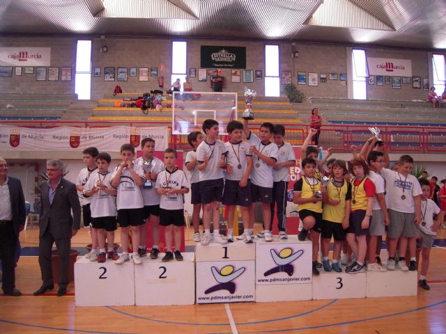 El equipo de balonmano cadete femenino del colegio Fahuarán, campeón regional - 1, Foto 1