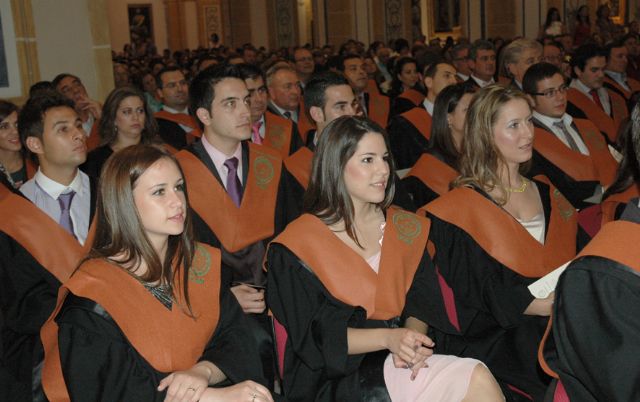 Entrega de Becas y Diplomas a la X promoción de Ingeniería Técnica en Obras Públicas y a la I del Grado Oficial en Ingeniería Civil, de la UCAM - 2, Foto 2