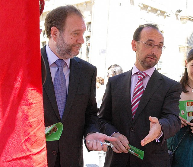 Un total de 65 empresas escolares ofrecen sus productos este martes en la segunda edición del Minimarket regional - 1, Foto 1