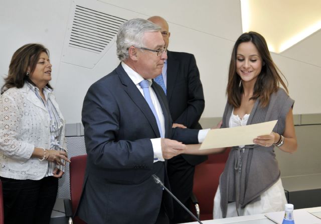 Una alumna de la Facultad de Comunicación gana el Premio Idea Responsable de la Universidad de Murcia - 2, Foto 2