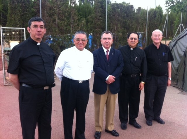 Campos acompañó al Obispo de la ciudad de Ambato (Ecuador) a visitar las instalaciones del campament o de La Torrecilla - 1, Foto 1