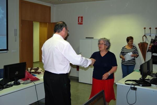 Ms de 60 mayores reciben sus diplomas que acreditan su conocimiento de Internet, Foto 2