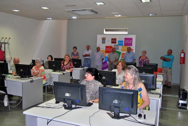 Ms de 60 mayores reciben sus diplomas que acreditan su conocimiento de Internet, Foto 4