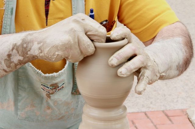 Gran afluencia de público en el el Mercadillo Artesano de La Santa, Foto 1