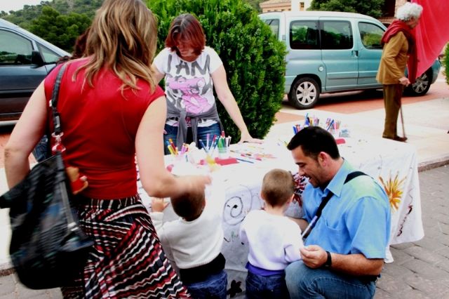 Gran afluencia de público en el el Mercadillo Artesano de La Santa, Foto 2