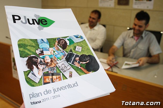 Presentan la publicación del Plan Municipal de Juventud (2011-2014), Foto 1