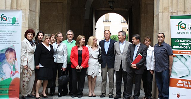 Palacios asisite a la foto solidaria de la Asociación de Lucha contra la Fibrosis Quística de la Región de Murcia - 1, Foto 1