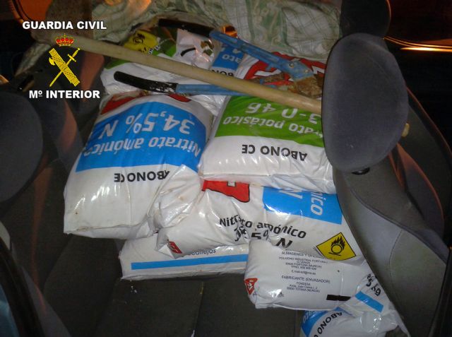 La Guardia Civil recupera 750 kilos de productos fitosanitarios sustraídos en dos explotaciones agrícolas de Cieza - 2, Foto 2