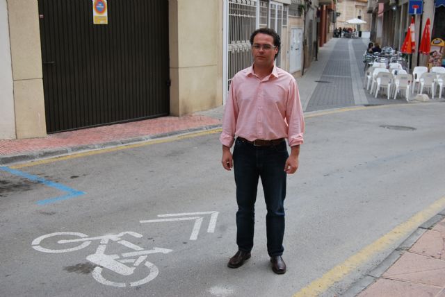 El Ayuntamiento pone las bases para que los ciudadanos puedan transitar con seguridad con la bicicleta y promover su uso, Foto 1