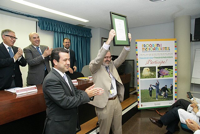 El Hospital de La Arrixaca recibe un certificado por su gestión medioambiental - 1, Foto 1