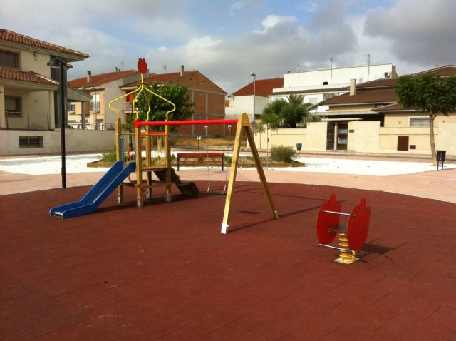 La calle Amparo Barrio de Las Torres de Cotillas luce un renovado jardín - 1, Foto 1