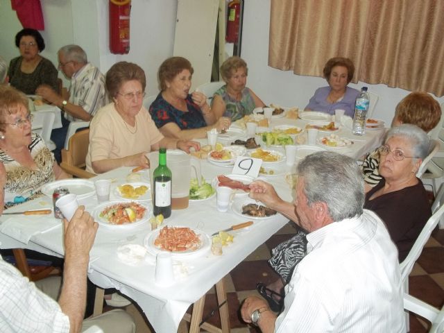 El Hogar de la Tercera Edad de Alguazas congrega a más de trescientas personas en una comida de convivencia - 4, Foto 4