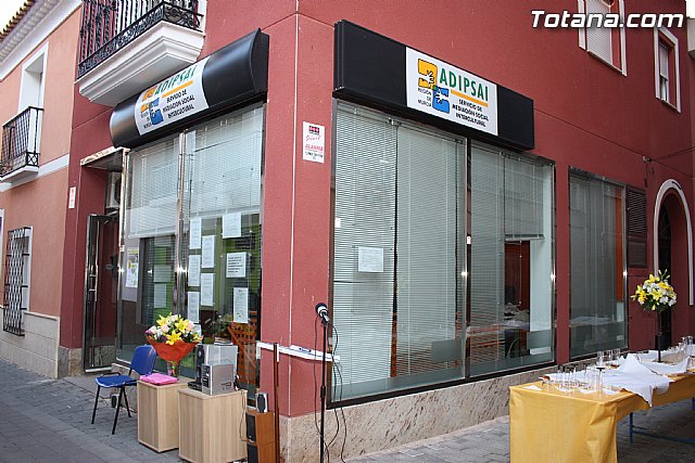 Autoridades municipales asisten a la celebracin del primer aniversario de ADIPSAI - 1