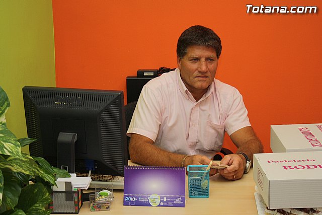 Autoridades municipales asisten a la celebracin del primer aniversario de ADIPSAI - 8