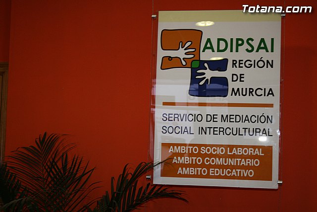 Autoridades municipales asisten a la celebracin del primer aniversario de ADIPSAI - 9